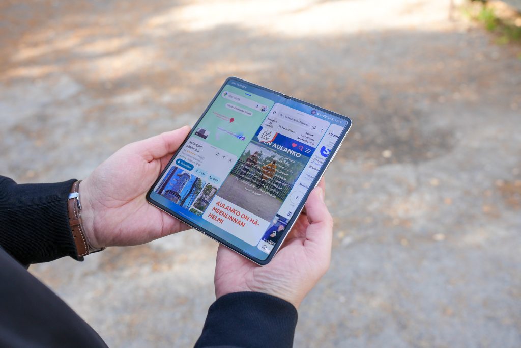 HONOR Magic V5:n sisänäytölle saa jopa kolme sovellusta rinnakkain. 